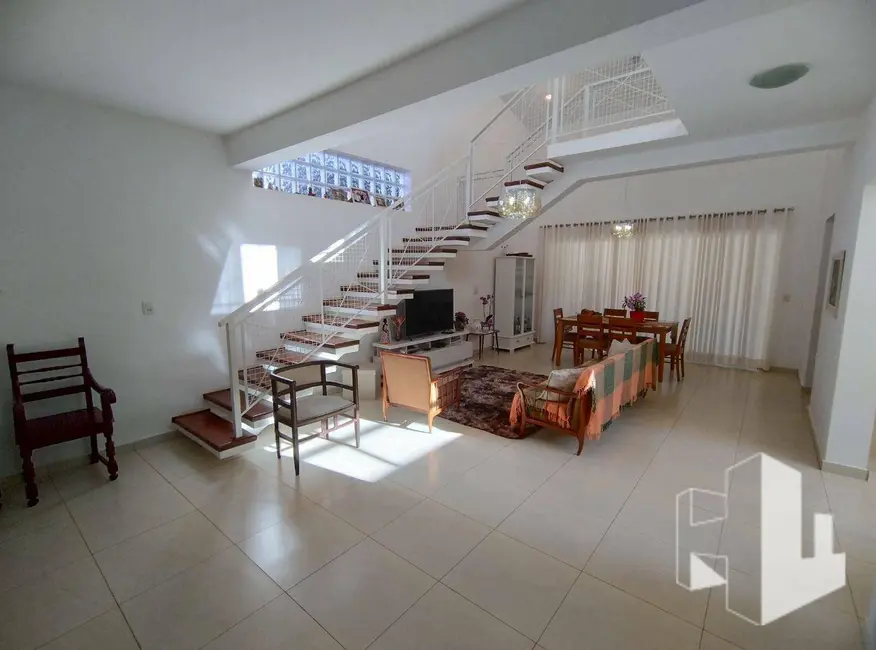 Foto 1 de Casa com 4 quartos à venda, 256m2 em Vila Quinze de Novembro, Jau - SP