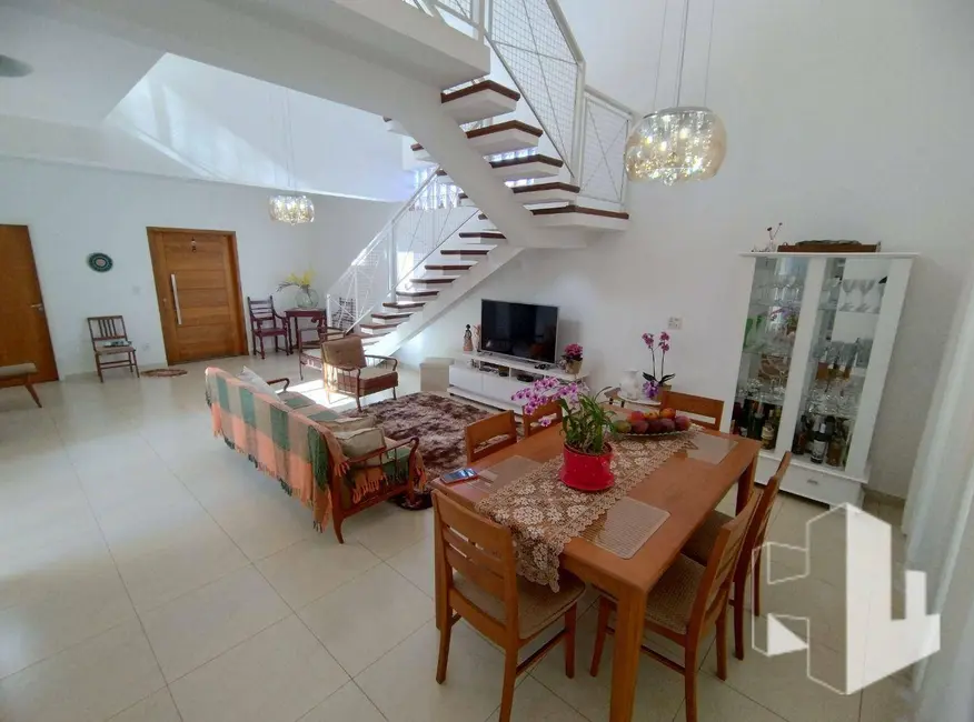 Foto 2 de Casa com 4 quartos à venda, 256m2 em Vila Quinze de Novembro, Jau - SP