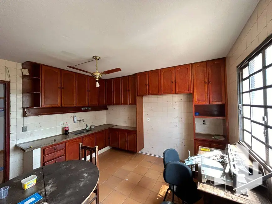 Foto 1 de Casa com 4 quartos para alugar, 275m2 em Centro, Jau - SP