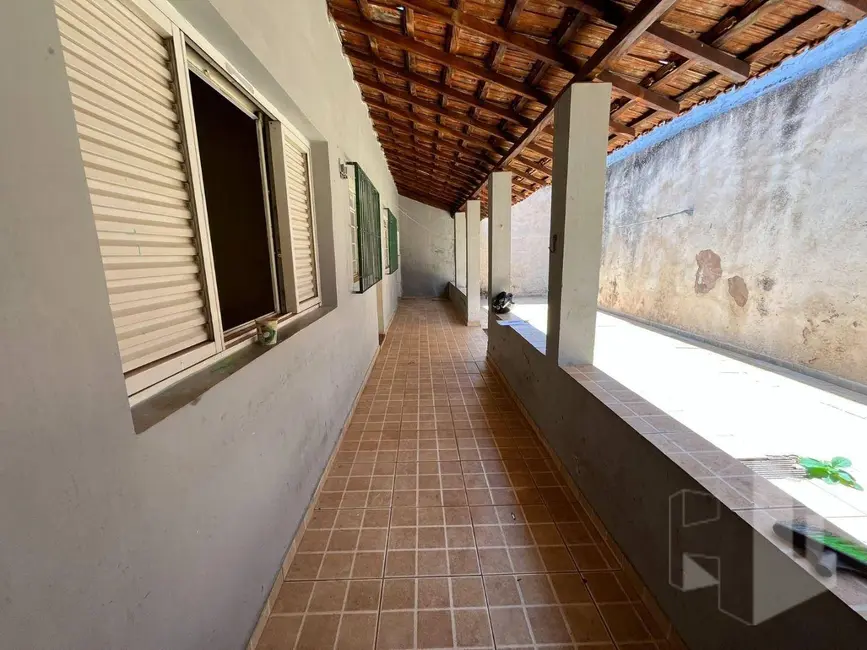 Foto 4 de Casa com 4 quartos para alugar, 300m2 em Vila Brasil, Jau - SP