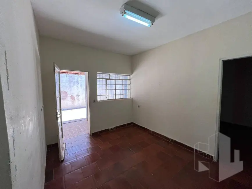 Foto 5 de Casa com 4 quartos para alugar, 300m2 em Vila Brasil, Jau - SP