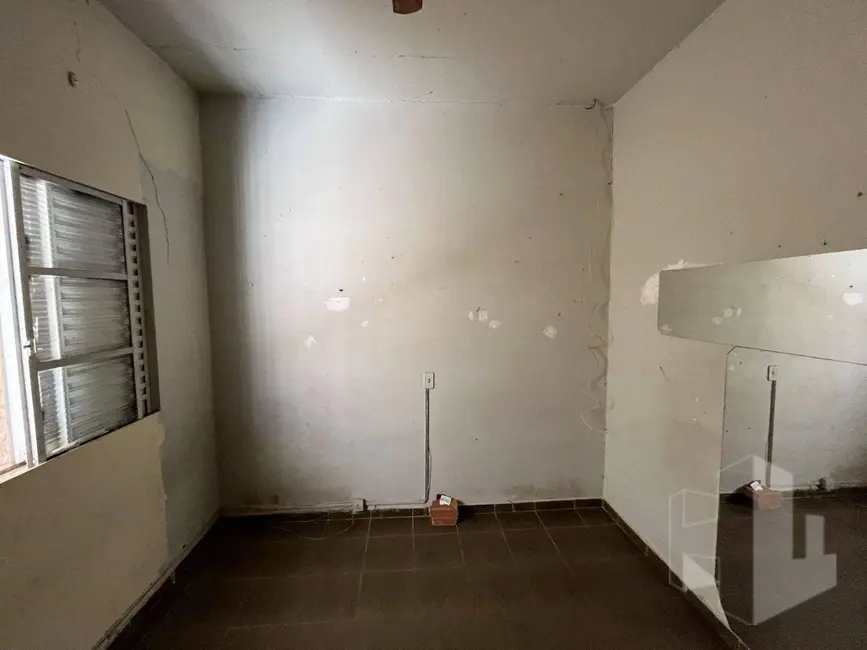 Foto 6 de Casa com 4 quartos para alugar, 300m2 em Vila Brasil, Jau - SP