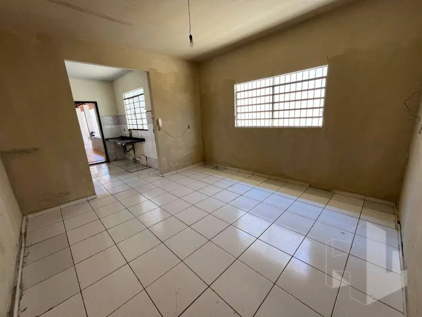 Foto 2 de Casa com 4 quartos para alugar, 300m2 em Vila Brasil, Jau - SP