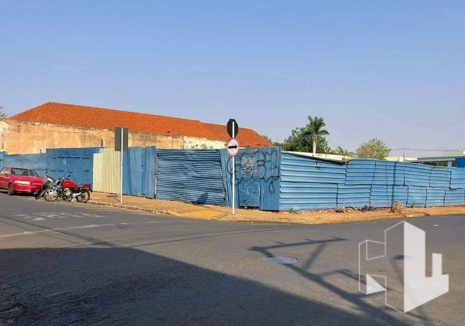 Foto 1 de Terreno / Lote à venda, 615m2 em Centro, Jau - SP