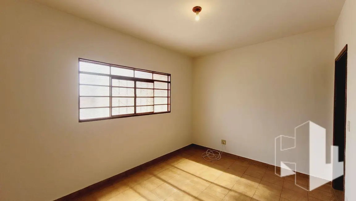 Foto 3 de Casa com 2 quartos à venda, 250m2 em Jardim Itamarati, Jau - SP
