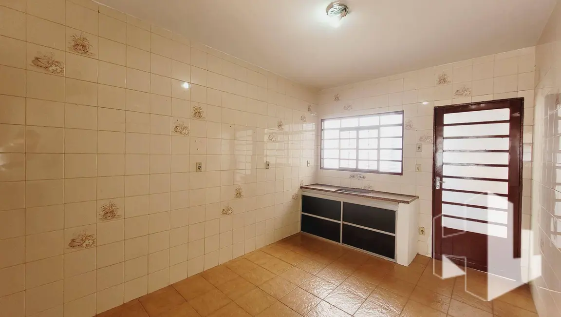 Foto 2 de Casa com 2 quartos à venda, 250m2 em Jardim Itamarati, Jau - SP