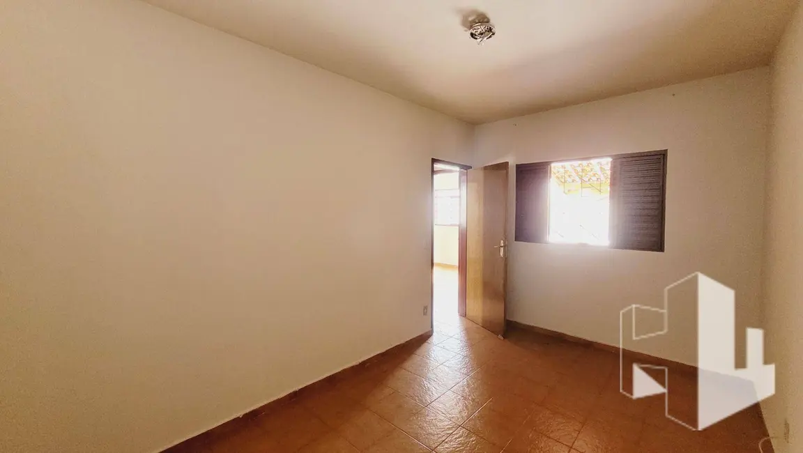 Foto 6 de Casa com 2 quartos à venda, 250m2 em Jardim Itamarati, Jau - SP