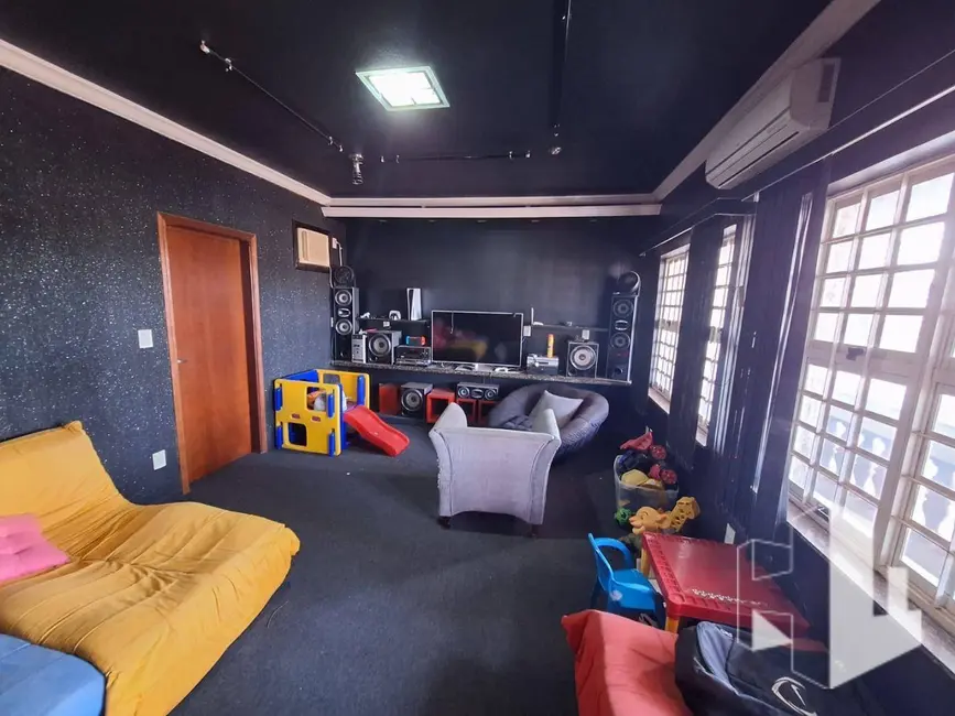 Foto 3 de Casa com 4 quartos à venda, 330m2 em Jardim Maria Luiza III, Jau - SP