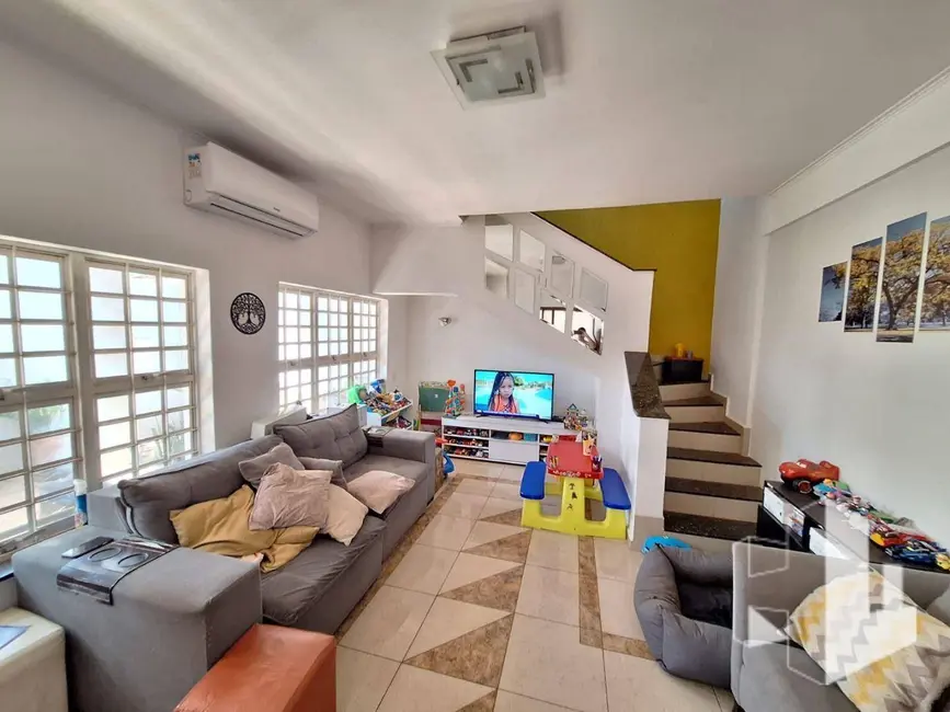 Foto 2 de Casa com 4 quartos à venda, 330m2 em Jardim Maria Luiza III, Jau - SP
