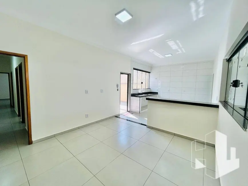 Foto 2 de Casa com 3 quartos à venda, 160m2 em Jau - SP