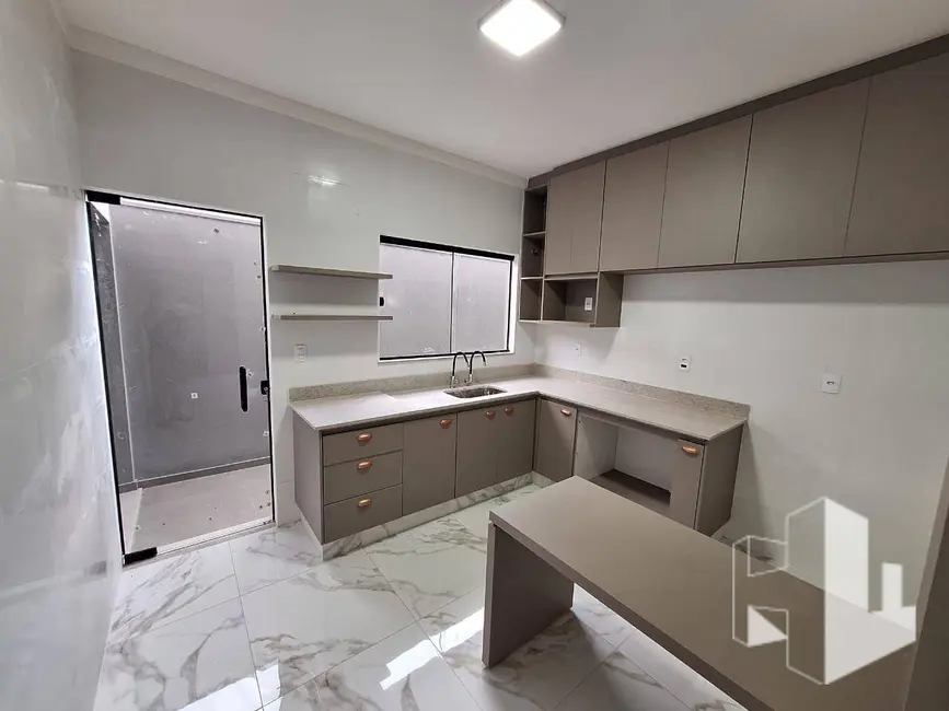 Foto 1 de Casa com 3 quartos à venda, 240m2 em Jardim Ferreira Dias, Jau - SP