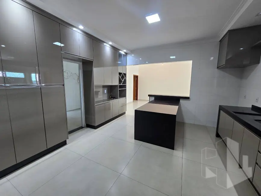 Foto 4 de Casa com 3 quartos à venda, 300m2 em Jardim Parati, Jau - SP