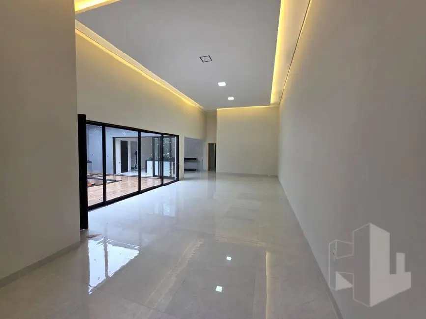 Foto 2 de Casa com 3 quartos à venda, 300m2 em Jardim Parati, Jau - SP