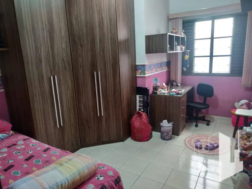 Foto 3 de Casa com 2 quartos à venda, 175m2 em Chácara Flora, Jau - SP