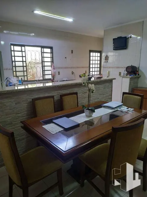 Foto 9 de Casa com 2 quartos à venda, 175m2 em Chácara Flora, Jau - SP