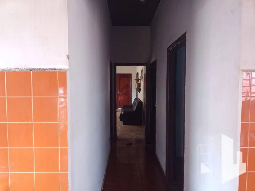 Casa com 3 quartos à venda, 270m2 em Centro, Jau - SP - imagem 4 Foto 4 de Casa com 3 quartos à venda, 270m2 em Centro, Jau - SP