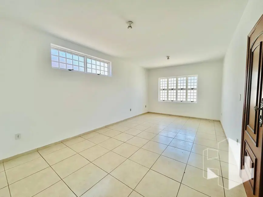 Foto 2 de Casa com 3 quartos para alugar, 200m2 em Jardim Dona Emília, Jau - SP