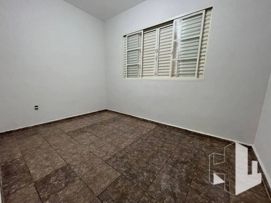 Foto 5 de Casa com 2 quartos para alugar, 180m2 em Jardim Santa Rosa, Jau - SP