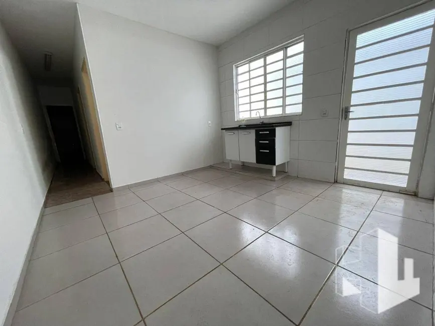 Foto 3 de Casa com 2 quartos para alugar, 180m2 em Jardim Santa Rosa, Jau - SP