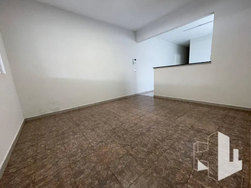 Foto 1 de Casa com 2 quartos para alugar, 180m2 em Jardim Santa Rosa, Jau - SP