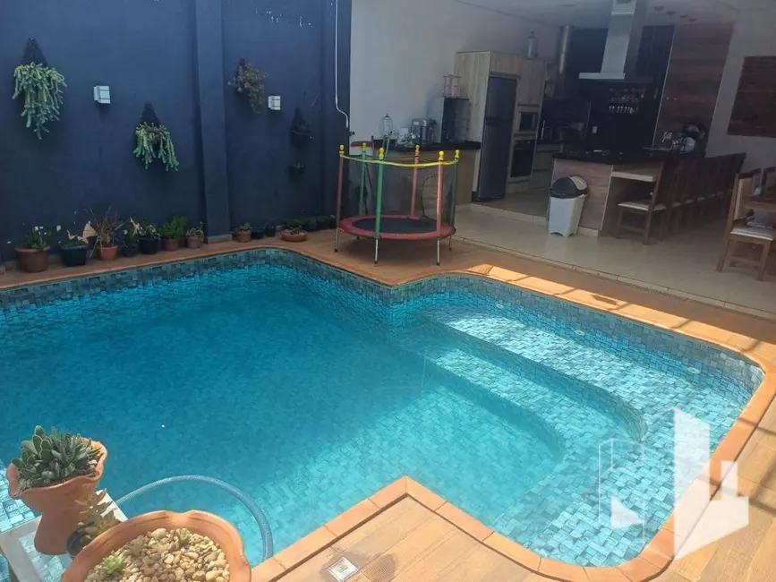 Casa com 3 quartos à venda, 538m2 em Barra Bonita - SP - imagem 1 Foto 1 de Casa com 3 quartos à venda, 538m2 em Barra Bonita - SP