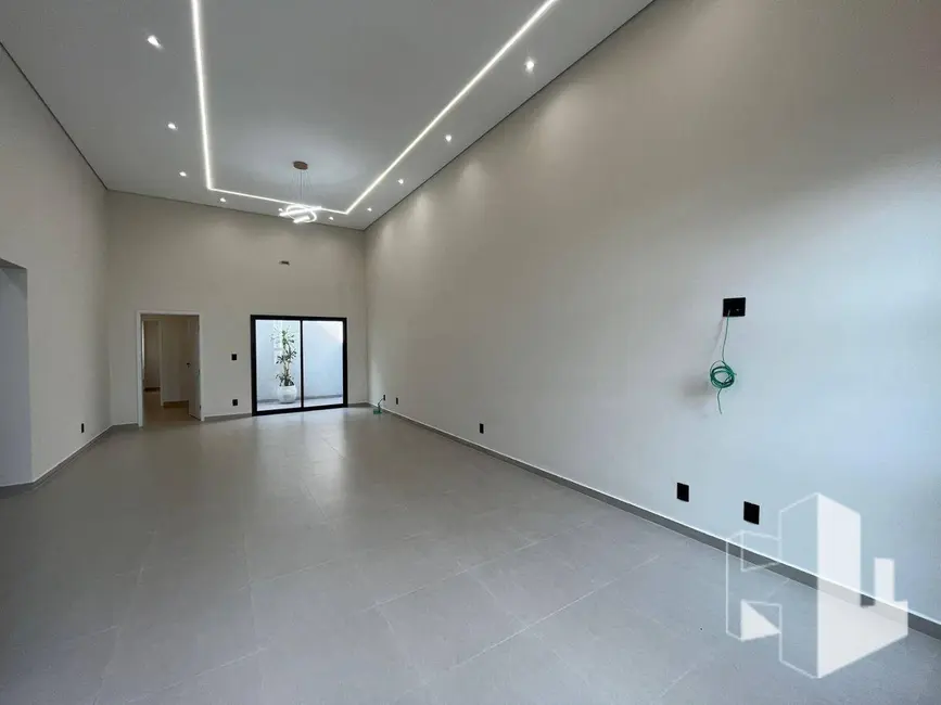 Foto 2 de Casa com 3 quartos à venda, 250m2 em Jau - SP