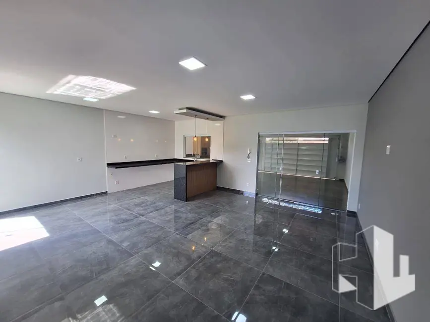 Foto 2 de Casa com 3 quartos à venda, 250m2 em Jardim Pires de Campos, Jau - SP