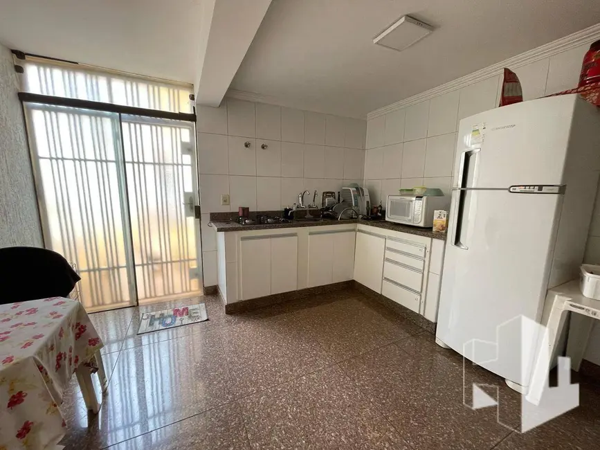 Foto 4 de Casa com 4 quartos à venda, 500m2 em Jardim Itamarati, Jau - SP