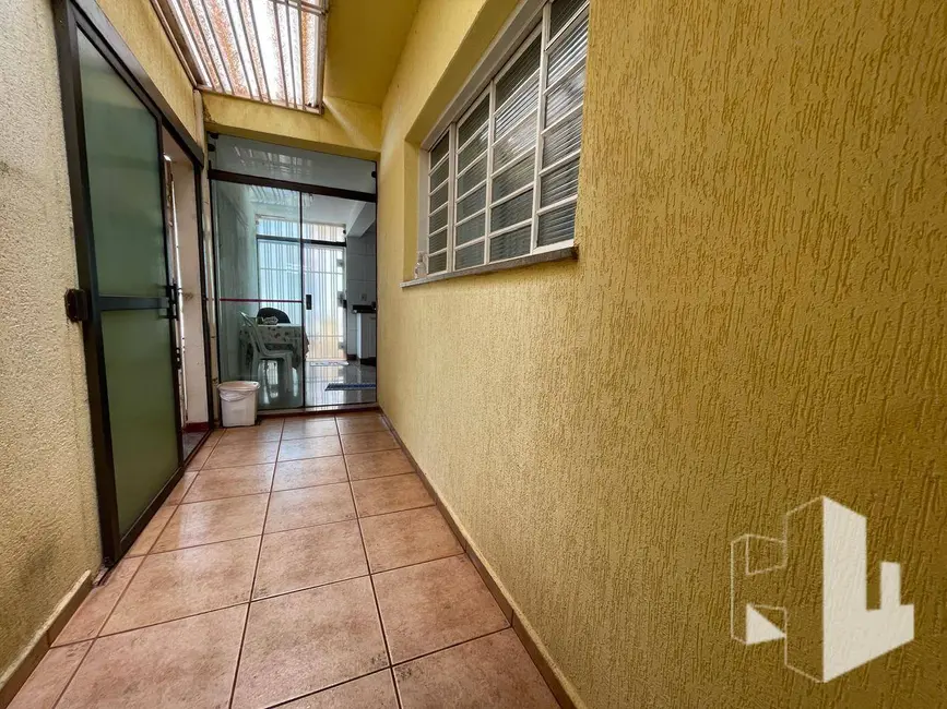 Foto 3 de Casa com 4 quartos à venda, 500m2 em Jardim Itamarati, Jau - SP