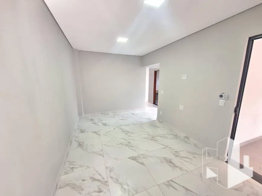 Foto 4 de Casa com 3 quartos à venda e para alugar, 218m2 em Jardim Maria Cibele, Jau - SP
