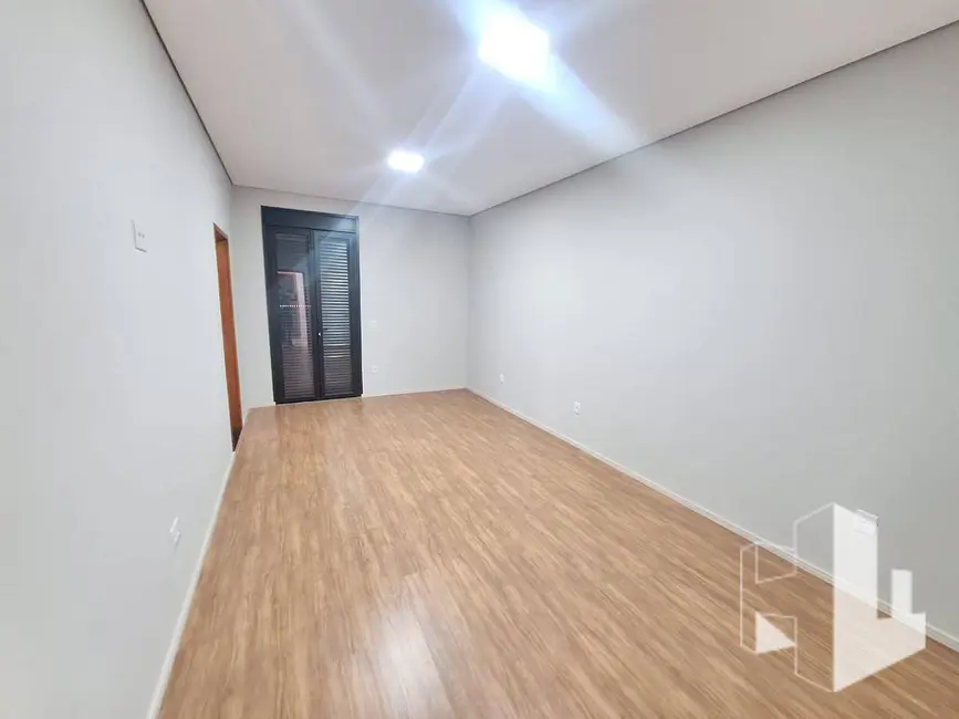 Foto 9 de Casa com 3 quartos à venda e para alugar, 261m2 em Jau - SP