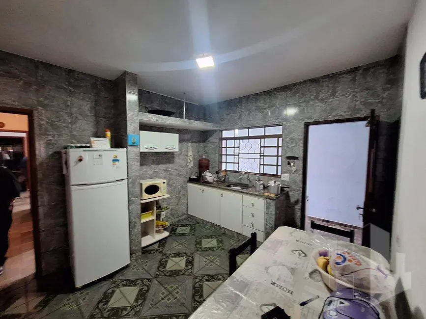 Casa com 2 quartos à venda, 175m2 em Jardim Maria Luiza IV, Jau - SP - imagem 8 Foto 8 de Casa com 2 quartos à venda, 175m2 em Jardim Maria Luiza IV, Jau - SP