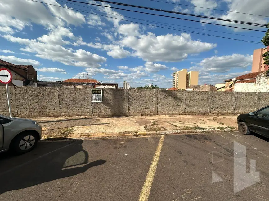 Foto 1 de Terreno / Lote à venda, 789m2 em Centro, Jau - SP