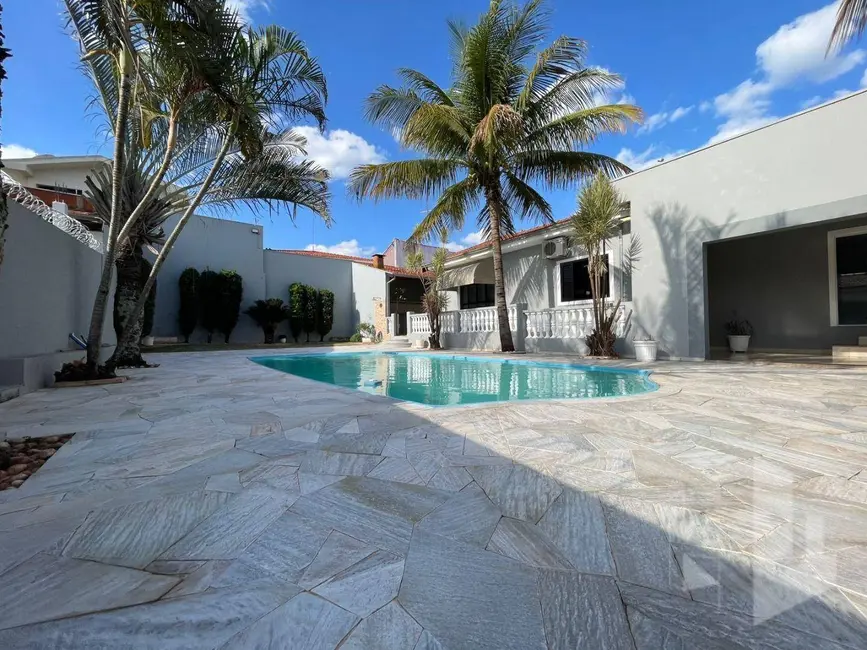 Foto 1 de Casa com 3 quartos à venda e para alugar, 525m2 em Chácara Bela Vista, Jau - SP