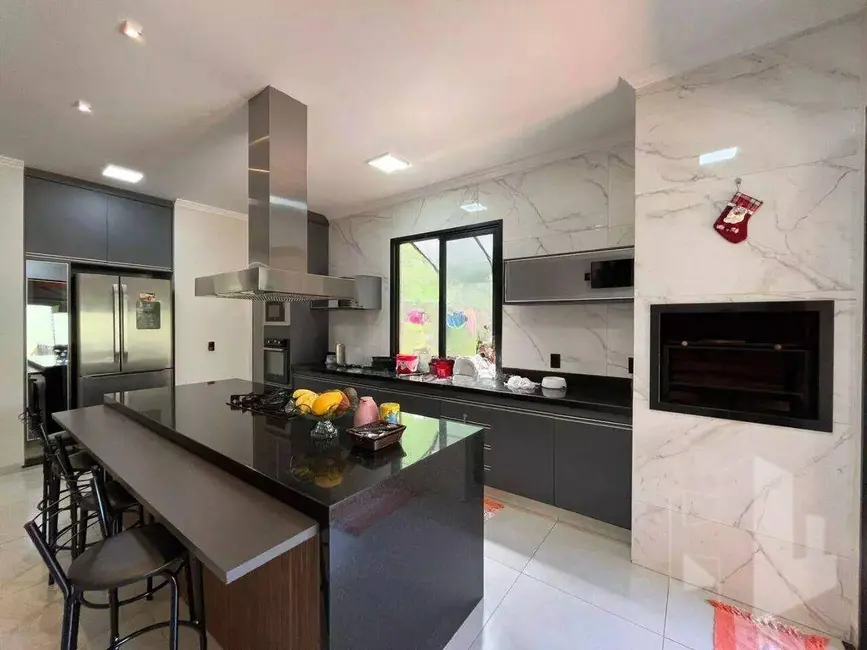 Foto 2 de Casa com 2 quartos à venda, 250m2 em Jau - SP