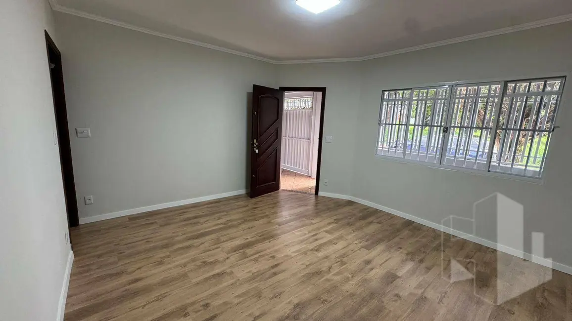 Casa com 4 quartos à venda, 136m2 em Jardim São Crispim, Jau - SP - imagem 3 Foto 3 de Casa com 4 quartos à venda, 136m2 em Jardim São Crispim, Jau - SP