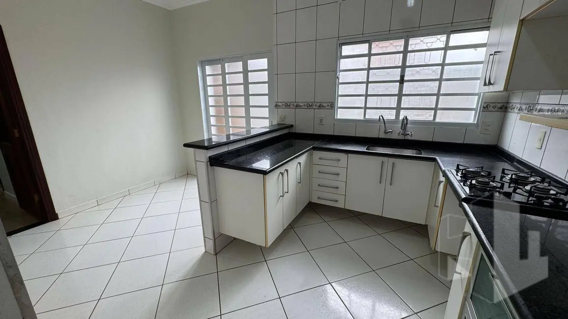 Casa com 4 quartos à venda, 136m2 em Jardim São Crispim, Jau - SP - imagem 5 Foto 5 de Casa com 4 quartos à venda, 136m2 em Jardim São Crispim, Jau - SP