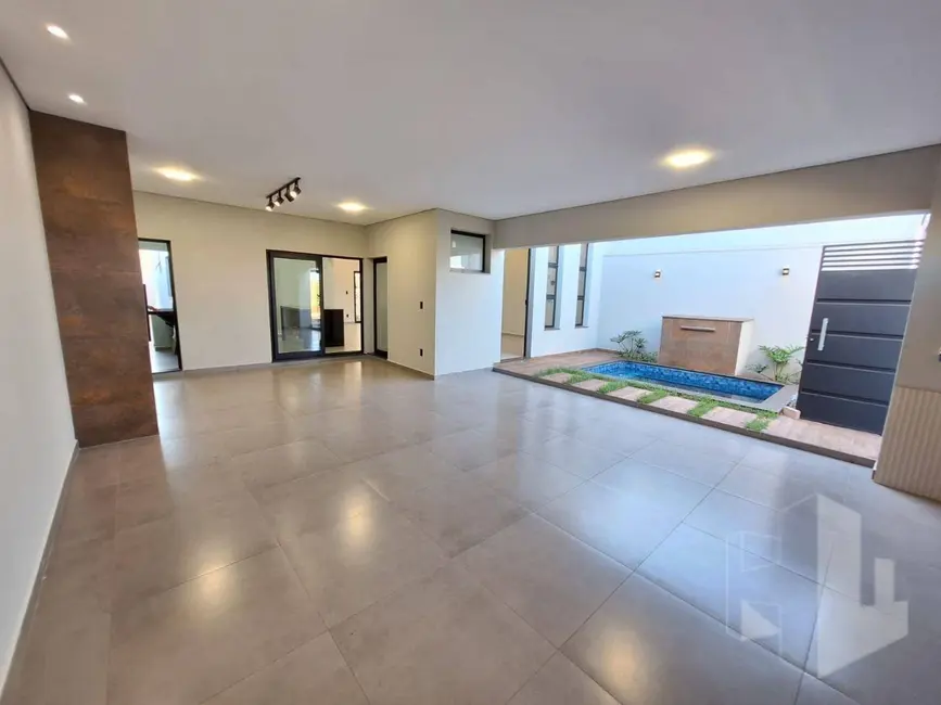 Foto 2 de Casa com 3 quartos à venda, 250m2 em Distrito Industrial, Jau - SP