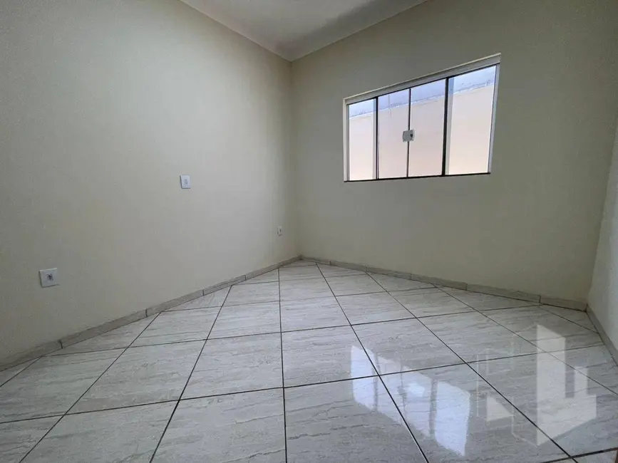 Casa com 3 quartos para alugar, 180m2 em Jardim Parati, Jau - SP - imagem 8 Foto 8 de Casa com 3 quartos para alugar, 180m2 em Jardim Parati, Jau - SP