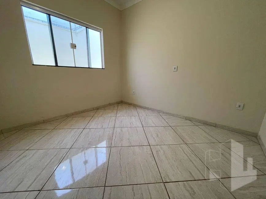 Casa com 3 quartos para alugar, 180m2 em Jardim Parati, Jau - SP - imagem 6 Foto 6 de Casa com 3 quartos para alugar, 180m2 em Jardim Parati, Jau - SP
