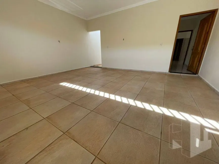 Casa com 3 quartos para alugar, 180m2 em Jardim Parati, Jau - SP - imagem 1 Foto 1 de Casa com 3 quartos para alugar, 180m2 em Jardim Parati, Jau - SP