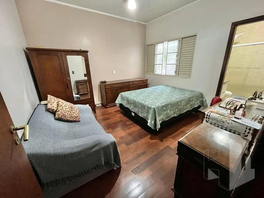 Foto 4 de Casa com 4 quartos para alugar, 262m2 em Centro, Jau - SP