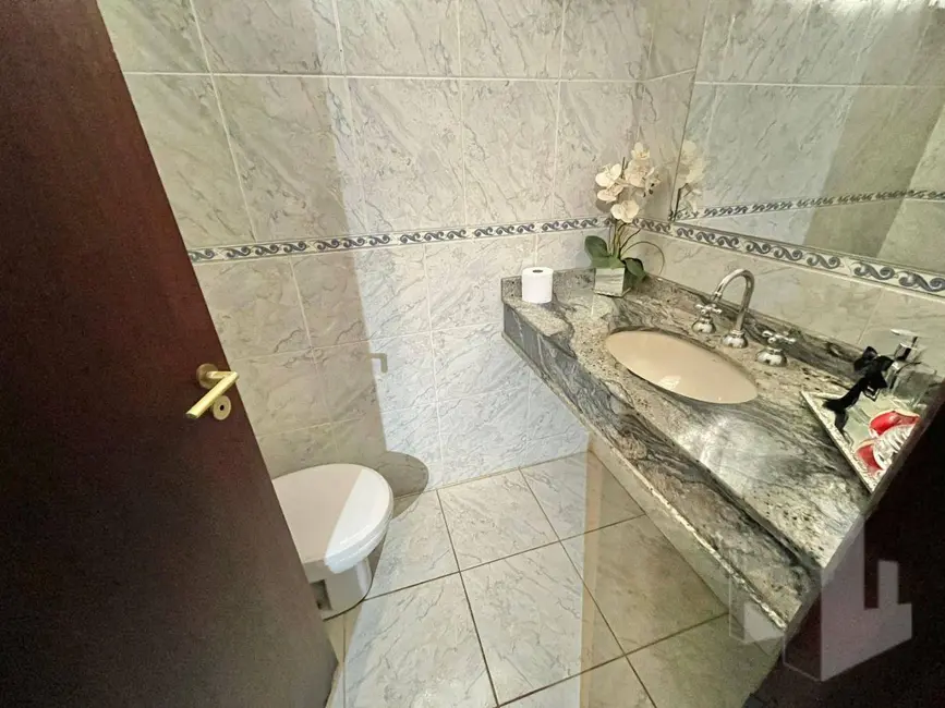 Foto 8 de Casa com 4 quartos para alugar, 262m2 em Centro, Jau - SP