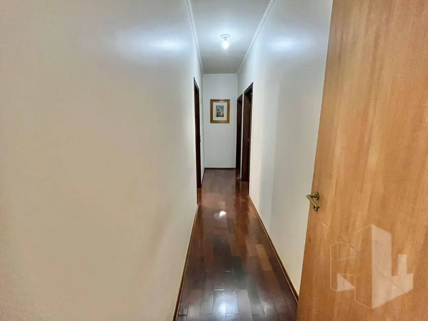 Foto 9 de Casa com 4 quartos para alugar, 262m2 em Centro, Jau - SP