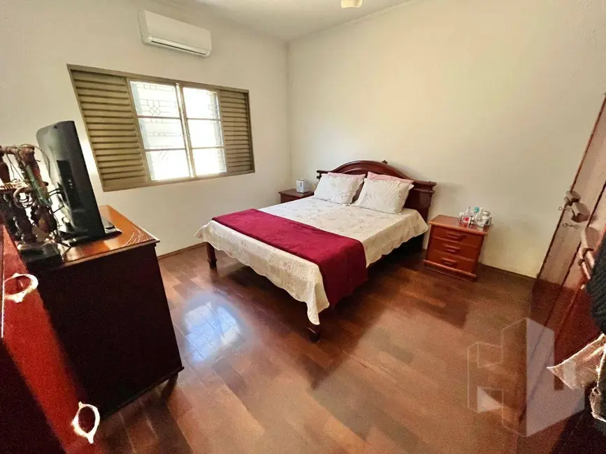Foto 7 de Casa com 4 quartos para alugar, 262m2 em Centro, Jau - SP