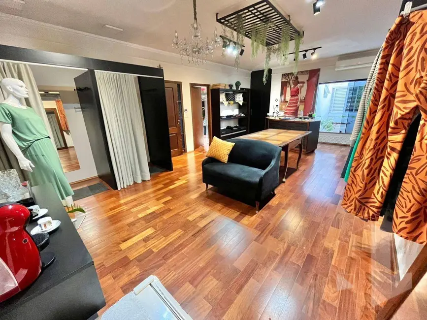 Foto 1 de Casa com 4 quartos para alugar, 262m2 em Centro, Jau - SP