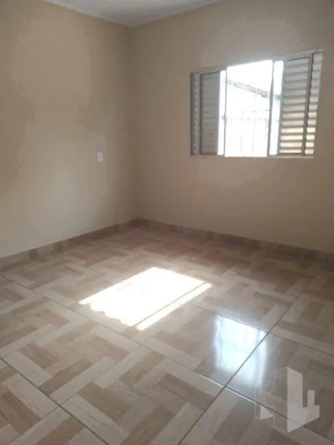 Foto 1 de Casa com 2 quartos para alugar, 234m2 em Jardim Pires de Campos, Jau - SP