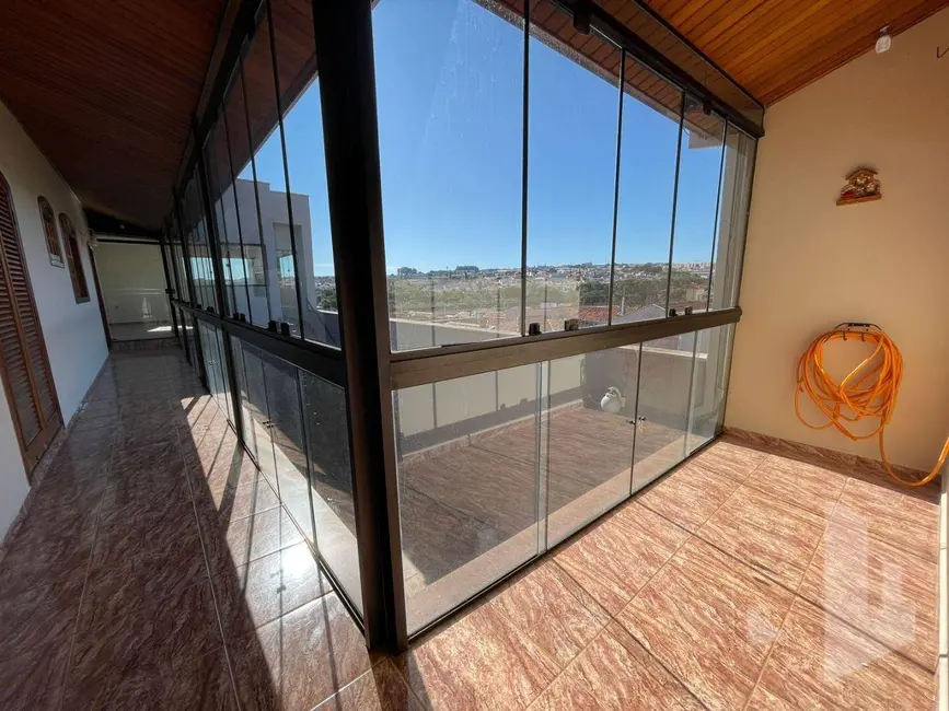 Foto 2 de Casa com 3 quartos para alugar, 250m2 em Jardim Netinho Prado, Jau - SP