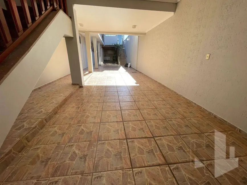 Foto 8 de Casa com 3 quartos para alugar, 250m2 em Jardim Netinho Prado, Jau - SP