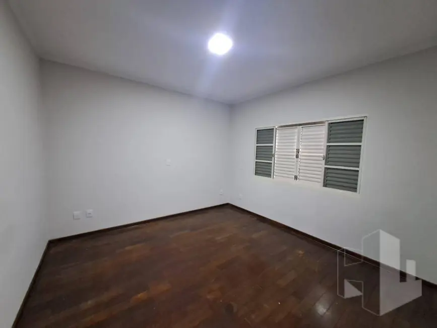 Foto 3 de Casa com 3 quartos à venda, 550m2 em Jardim Maria Luiza I, Jau - SP